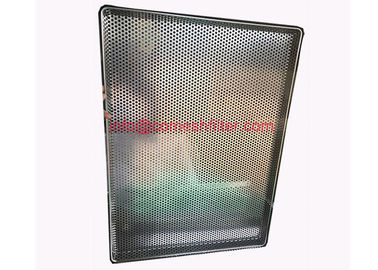 Un buen precio. Bandeja perforada del metal del acero inoxidable para la sequedad de los pescados con los agujeros en línea