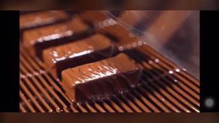 Máquina de recubrimiento de chocolate con escalera de cadena de malla de alambre plano Enrober en forma de Z de acero inoxidable 316 que envuelve O