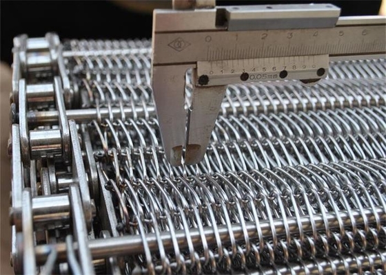 Un buen precio. Espiral de acero inoxidable de la alambrada de Mesh Conveyor Belt 304 del alambre de la categoría alimenticia 0.5m m en línea