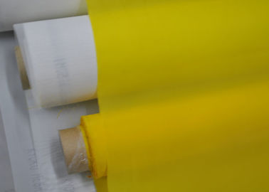 Un buen precio. Hilo de encargo blanco/del amarillo de la pantalla de la impresión del tejido de poliester 55 ningún tratamiento superficial en línea