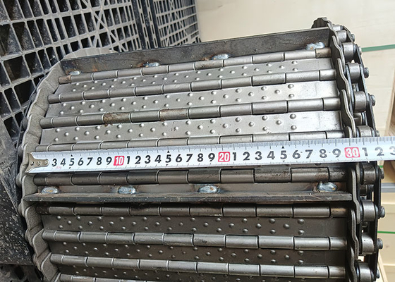 Un buen precio. Cable de transporte perforado de acero con delantal CNC en línea