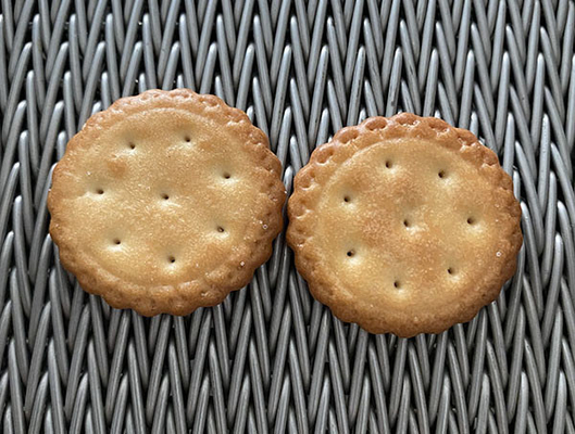 Biscoito laminado plano horneado Compuesto metálico resistente al calor Horno equilibrado Herringbone Cinturón transportador de malla de alambre congelador