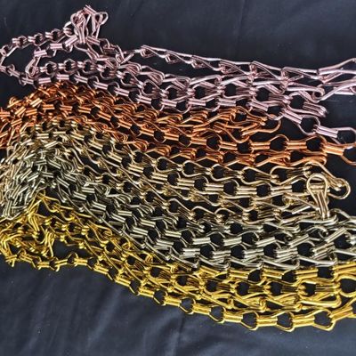 Un buen precio. Cortina de aluminio de doble gancho para decoración de cadenas enlace cortina / pantalla de mosca para la decoración del techo de la cadena en el pasillo en línea