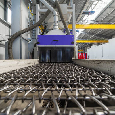 Cinturón de transmisión de malla de alambre Cinturón de transmisión de malla de metal conducido por cadena con tejido convencional que ofrece aberturas sin obstáculos para la transferencia de productos