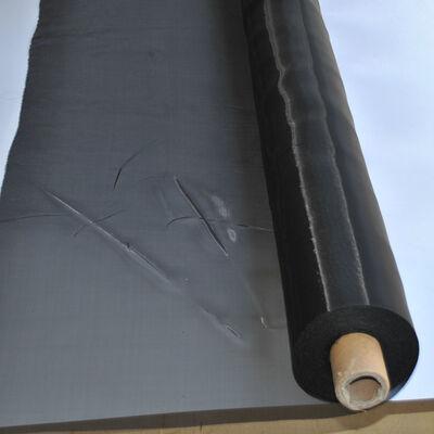 Un buen precio. Tejido de pantalla de poliéster de color negro a prueba de agua de 65 micras con ancho y longitud personalizados en línea