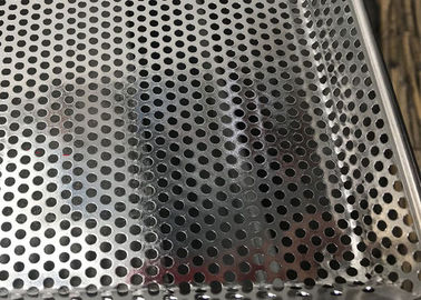 Un buen precio. Metal la bandeja perforada 304 de la malla del deshidratador de la bandeja de la hornada del horno de la pulgada 18x26 en línea
