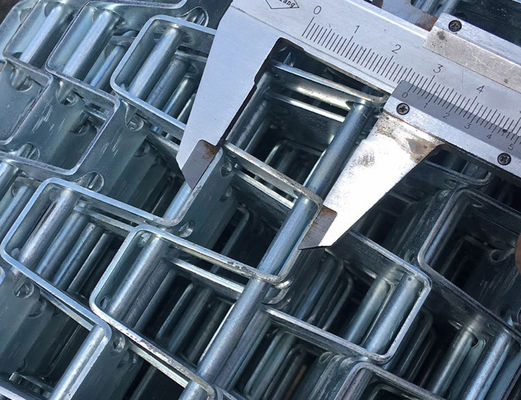 Soldado enrollado en el ejército plano Mesh Conveyor Belt del SGS del panal resistente