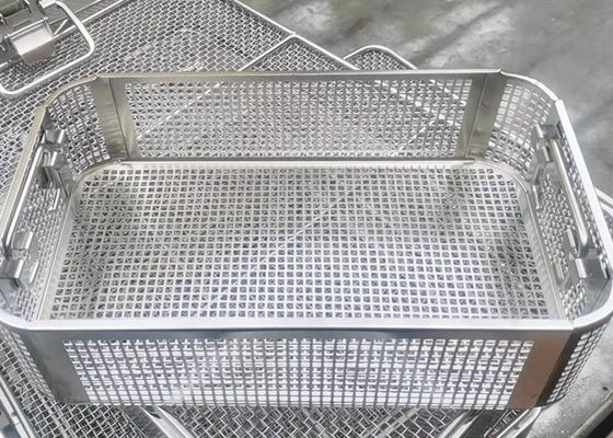 Un buen precio. Cestas quirúrgicas de acero inoxidables de la esterilización del instrumento 316L que limpian la bandeja en línea