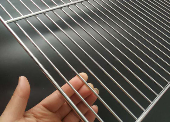 Un buen precio. Longitud modificada para requisitos particulares reutilizable de Mesh Baking Tray los 60cm del alambre del SGS de la barbacoa del tamaño en línea
